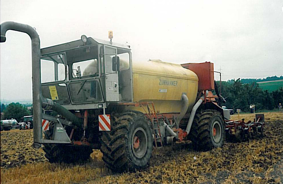 1994: Sugarbeet harvester with slurry tank