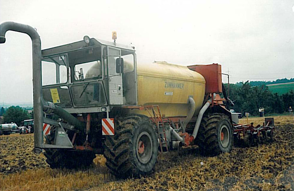 1995: Zuckerrübenvollernter mit Gülleaufbau